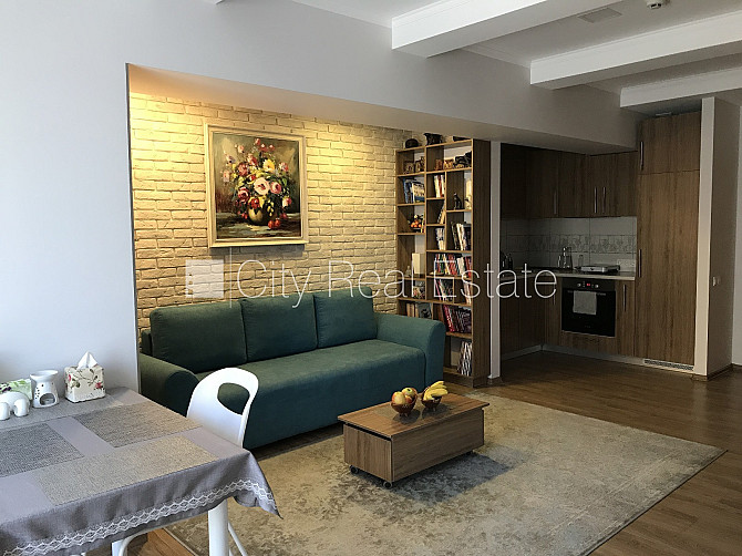 Fasādes māja, renovēta māja, labiekārtota apzaļumota teritorija, ieeja no ielas, ir lifts, Rīga - foto 1