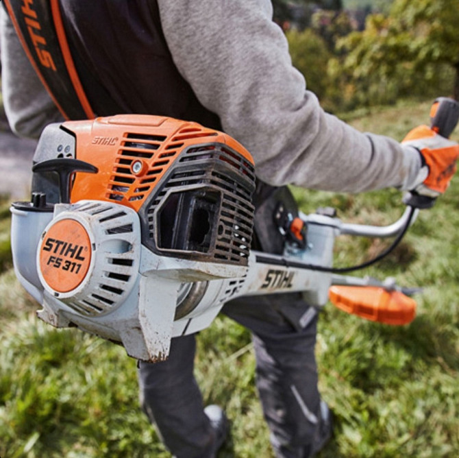 Piedāvāju Zāles/Krūmu Pļaušanas Pakalpojumus. Ar Trimmeri. Kā Arī Mauriņa Pļaušanu. Strādāju... Jelgava - foto 1