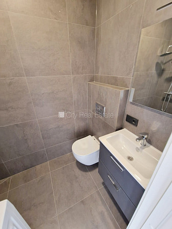 Fasādes māja, renovēta māja, slēgts pagalms, ieeja no ielas, ir lifts, kāpņu telpa bez Rīga - foto 12
