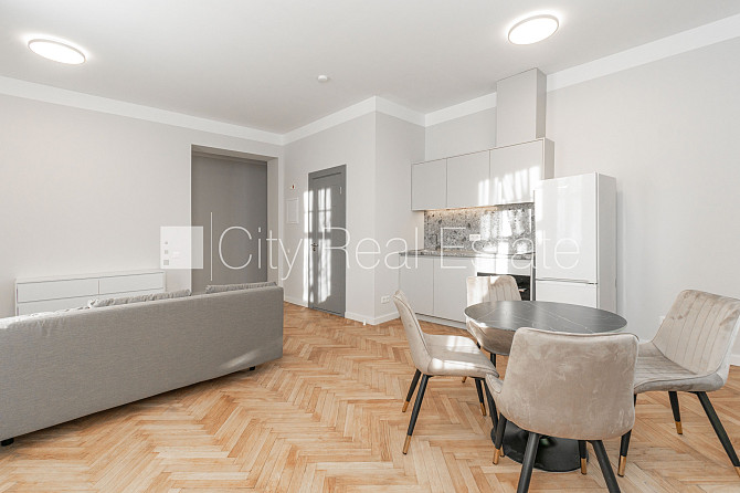 Fasādes māja, renovēta māja, slēgts pagalms, ieeja no ielas, ir lifts, kāpņu telpa bez Rīga - foto 20