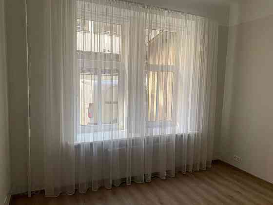 Īrēt tiek piedāvāts dzīvoklis pašā pilsētas centrā. Līdzās veikali, kafejnīcas, sabiedriskā transpor Рига