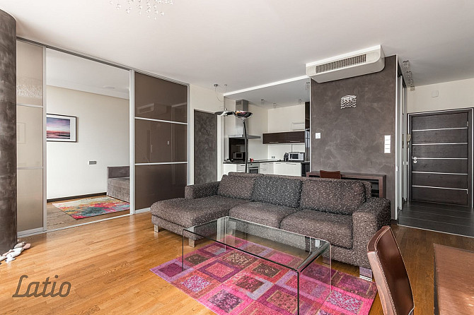 Dzīvoklis jaunajā projektā Centra nams, līdzās restorāni, kafejnīcas, veikali, sporta Rīga - foto 3