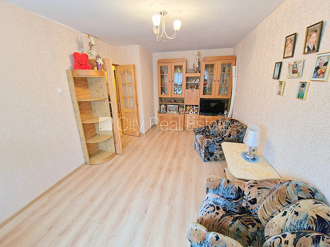 Земля в собственности, вход с улицы, лестничная клетка без ремонта, лоджия, окна Юрмала - изображение 2