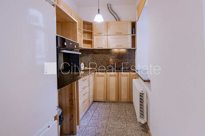 Fasādes māja, renovēta māja, ieeja no ielas, ir lifts, kāpņu telpa pēc kapitālā remonta, Rīga - foto 14