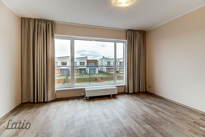 No 14.05.2025 izīrē māju privātmāju ciematā Piņkos. Māja ir bez mēbelēm, bet ar Rīgas rajons - foto 4