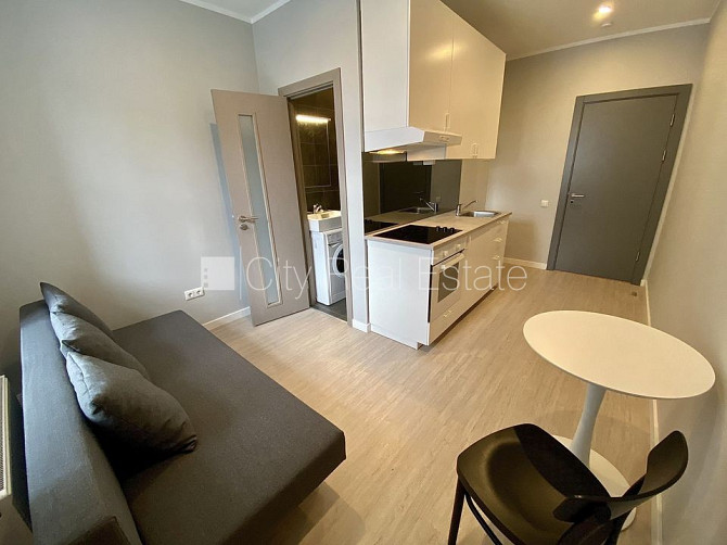 Fasādes māja, renovēta māja, ieeja no ielas, ir lifts, kāpņu telpa pēc kapitālā remonta, Rīga - foto 1