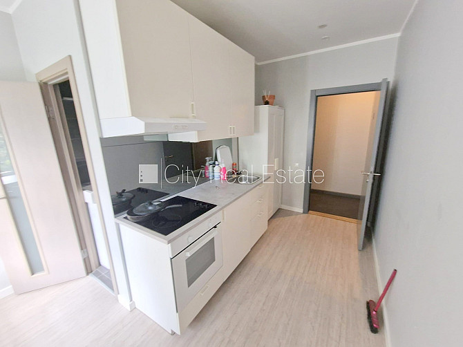 Fasādes māja, renovēta māja, ieeja no ielas, ir lifts, kāpņu telpa pēc kapitālā remonta, Rīga - foto 3