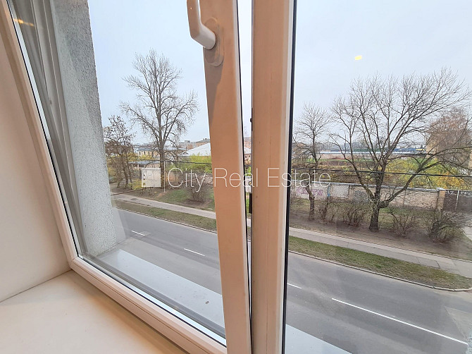 Fasādes māja, renovēta māja, slēgts pagalms, iespēja nomāt autostāvvietu, ir lifts, kāpņu Rīga - foto 5