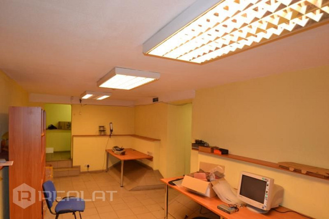 Tiek pārdotas plašas telpas kuras piemērotas komerdarbībai!  Telpas sadalītas divos līmeņos! Rīga - foto 10