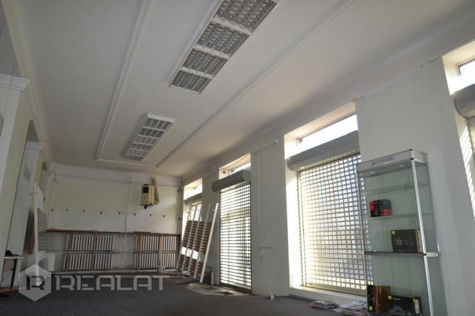 Tiek pārdotas plašas telpas kuras piemērotas komerdarbībai!  Telpas sadalītas divos līmeņos! Rīga - foto 6