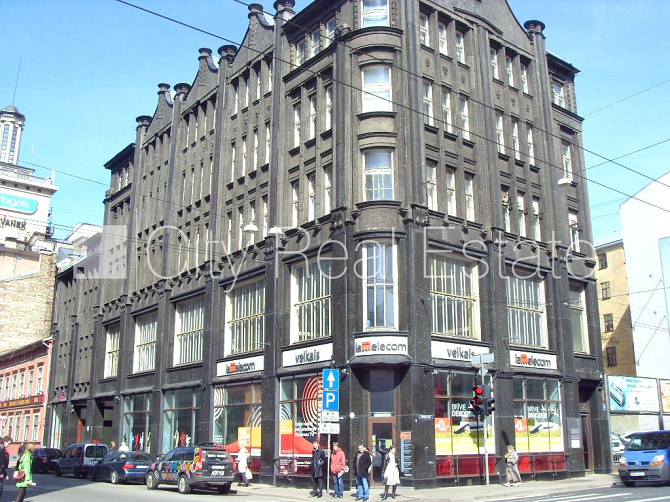 Fasādes māja, slēgts pagalms, logi vērsti uz pagalma pusi, logi vērsti uz ielas pusi, Rīga - foto 1