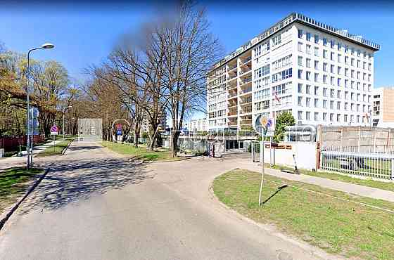 Дом во дворе, реновированный дом, закрытый двор, место для машины, лестничная Rīga