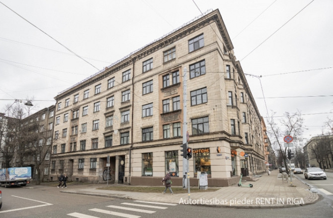 Piedāvājam īrēt mājīgu  1-istabas dzīvokli pilsētas centrā. Zemie komunālie maksājumi. Rīga - foto 8
