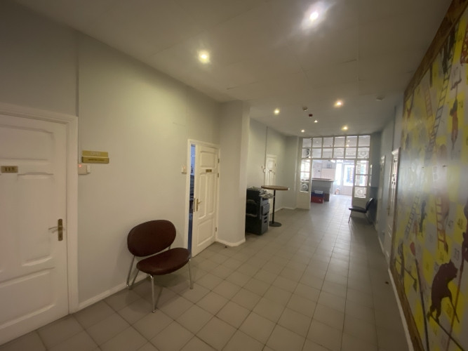 Atsevišķa ēka ar teritoriju Centrā.  + Ēkas kopējā platība 1091 m2;  1. stāvs 312,8 m2 2. Rīga - foto 9