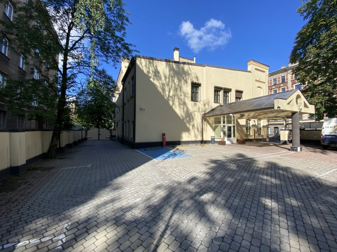 Atsevišķa ēka ar teritoriju Centrā.  + Ēkas kopējā platība 1091 m2;  1. stāvs 312,8 m2 2. Rīga - foto 5
