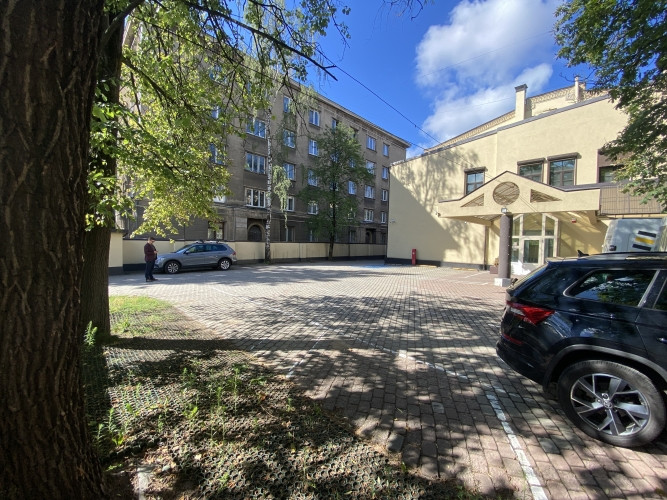 Atsevišķa ēka ar teritoriju Centrā.  + Ēkas kopējā platība 1091 m2;  1. stāvs 312,8 m2 2. Rīga - foto 4