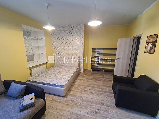 Jaunceltne, fasādes māja, ieeja no pagalma, ir lifts, kāpņu telpa pēc kapitālā remonta, Rīga - foto 12