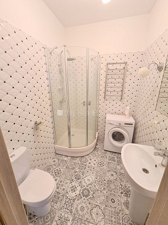 Jaunceltne, fasādes māja, ieeja no pagalma, ir lifts, kāpņu telpa pēc kapitālā remonta, Rīga - foto 20