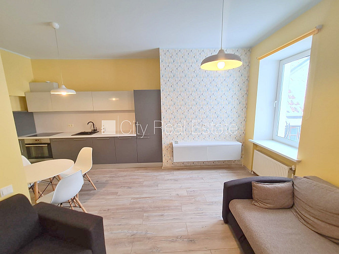 Jaunceltne, fasādes māja, ieeja no pagalma, ir lifts, kāpņu telpa pēc kapitālā remonta, Rīga - foto 1