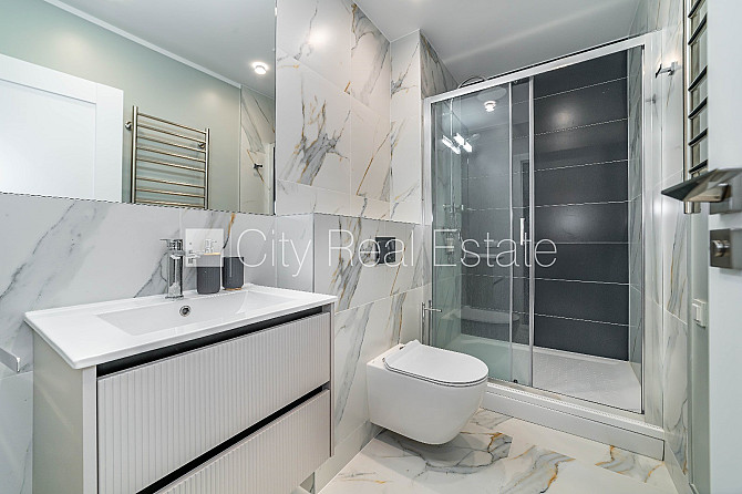 Fasādes māja, renovēta māja, slēgts pagalms, ieeja no ielas un pagalma, ir lifts, kāpņu Rīga - foto 12