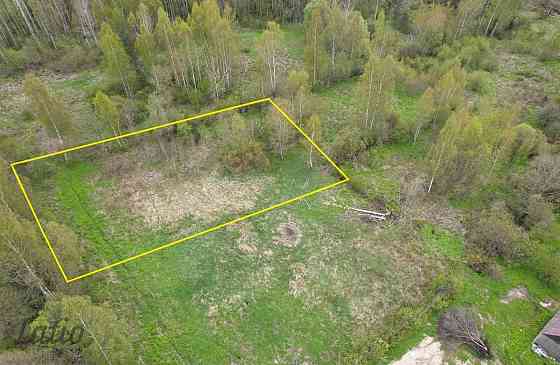 Pārdod 2500 m lielu zemesgabalu Ķekavā, Ķekavas novadā.
Īpašums atrodas klusā un zaļā apkaimē, meža  Ķekavas pagasts