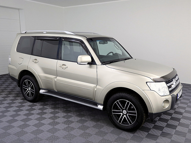 Mitsubishi Pajero Luxury ATM 3.2 Di-D 125kW Tallina - foto 1