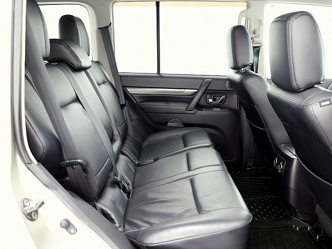 Mitsubishi Pajero Luxury ATM 3.2 Di-D 125kW Tallina - foto 7