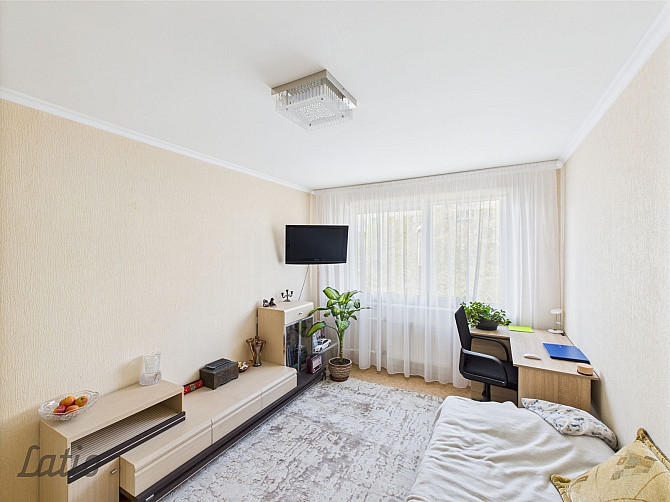 Pārdod gaišu 3-istabu dzīvokli Pļavniekos ar ļoti labu atrašanās vietu.

Dzīvokļa Rīga - foto 2