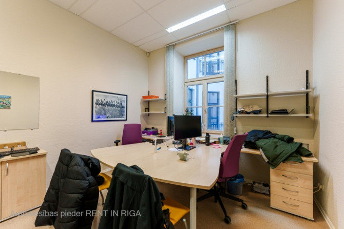 Birojs Klusajā centrā.   Biroja telpas 2. stāvā. Slēgta kāpņutelpa, domofons. Bez lifta. Rīga - foto 3