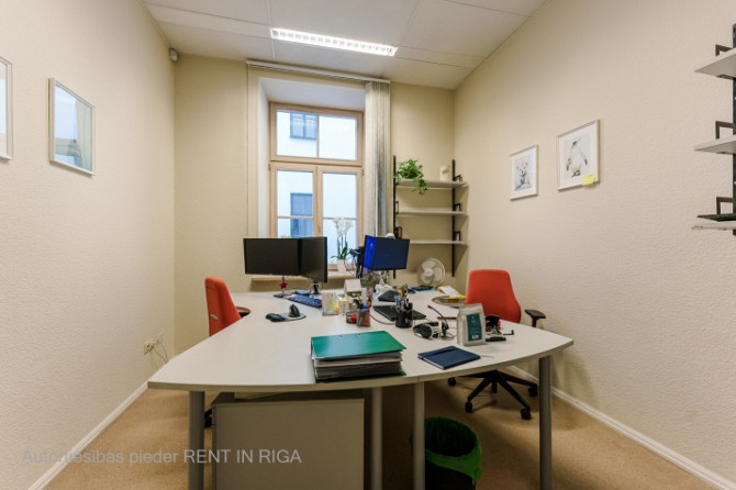 Birojs Klusajā centrā.   Biroja telpas 2. stāvā. Slēgta kāpņutelpa, domofons. Bez lifta. Rīga - foto 7