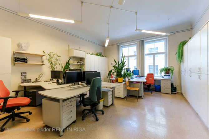 Birojs Klusajā centrā.   Biroja telpas 2. stāvā. Slēgta kāpņutelpa, domofons. Bez lifta. Rīga - foto 6