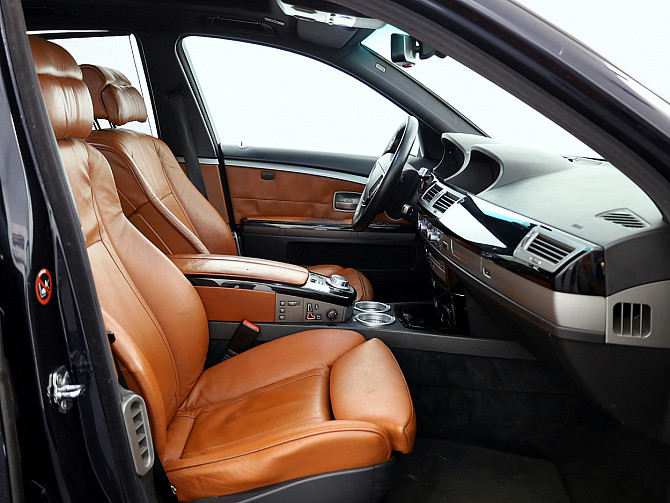 BMW 745 Individual Facelift ATM 4.4 D 242kW Tallina - foto 6