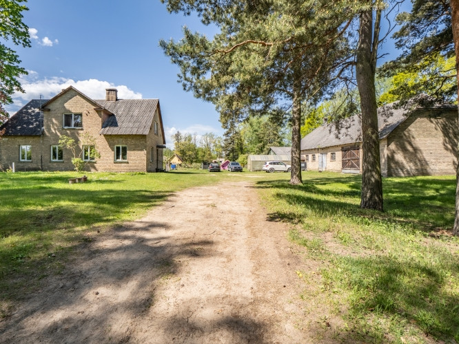 Pārdošanā īpašums ar lielu potenciālu klusā un zaļā vidē!  Tikai dažu minūšu Jelgava un Jelgavas novads - foto 2