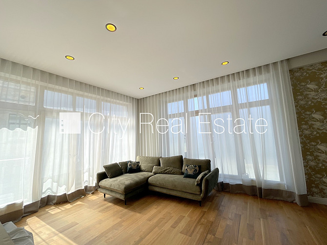 Zeme īpašumā, fasādes māja, renovēta māja, ieeja no ielas, ir lifts, kāpņu telpa pēc Rīga - foto 15