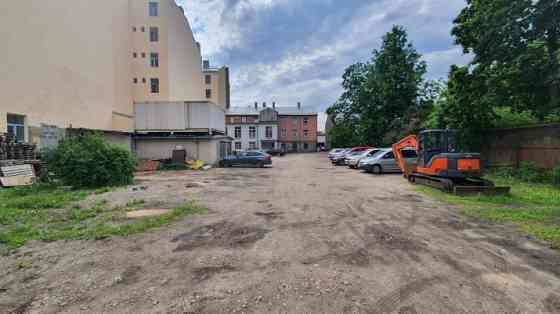 Продается офисное здание и земельный участок.  Продаются 2/3 доли в общей Рига