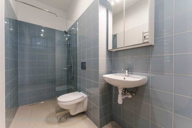 Jauns mēbelēts Studio dzīvoklis Rīgas Centrā  Dzīvoklis ietver dzīvojamo istabu, kas Rīga - foto 9