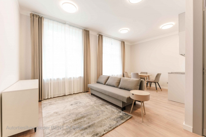 Jauns mēbelēts Studio dzīvoklis Rīgas Centrā  Dzīvoklis ietver dzīvojamo istabu, kas Rīga - foto 2