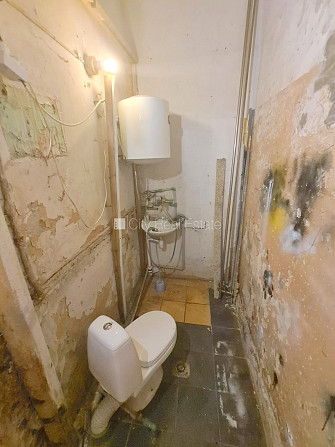 Fasādes māja, renovēta māja, ieeja no ielas, logi vērsti uz ielas pusi, logi vērsti mājas Rīga - foto 18