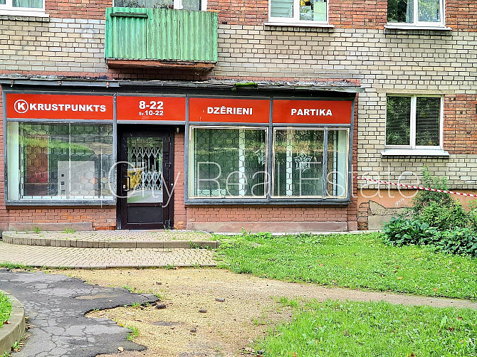Фасадный дом, вход с улицы и со двора, помещения изолированы, центральное Рига - изображение 5