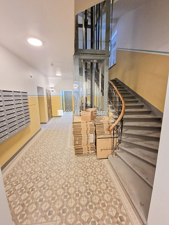 Fasādes māja, renovēta māja, slēgts pagalms, ieeja no ielas un pagalma, ir lifts, kāpņu Rīga - foto 14