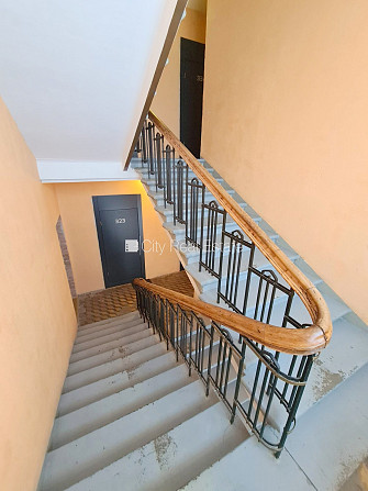 Pagalma ēka, renovēta māja, slēgts pagalms, ieeja no ielas un pagalma, kāpņu telpa pēc Rīga - foto 9
