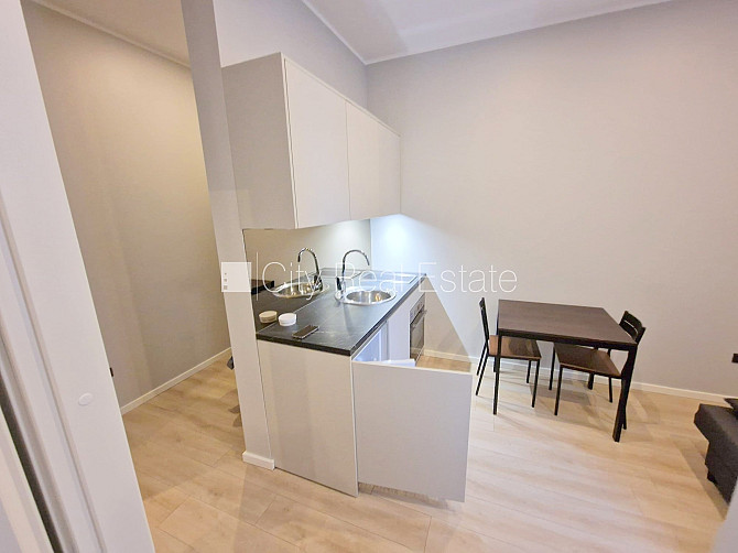 Fasādes māja, renovēta māja, slēgts pagalms, ieeja no ielas un pagalma, kāpņu telpa pēc Rīga - foto 3