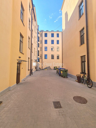 Fasādes māja, renovēta māja, slēgts pagalms, ieeja no ielas un pagalma, kāpņu telpa pēc Rīga - foto 15