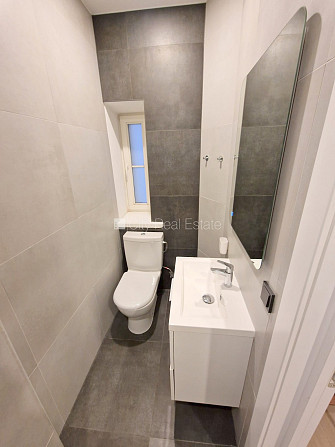 Pagalma ēka, renovēta māja, slēgts pagalms, ieeja no ielas un pagalma, ir lifts, kāpņu telpa Rīga - foto 12