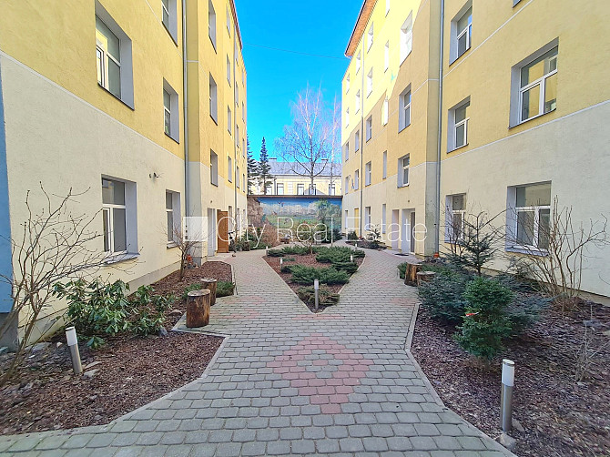 Pagalma ēka, renovēta māja, slēgts pagalms, ieeja no ielas un pagalma, kāpņu telpa pēc Rīga - foto 18