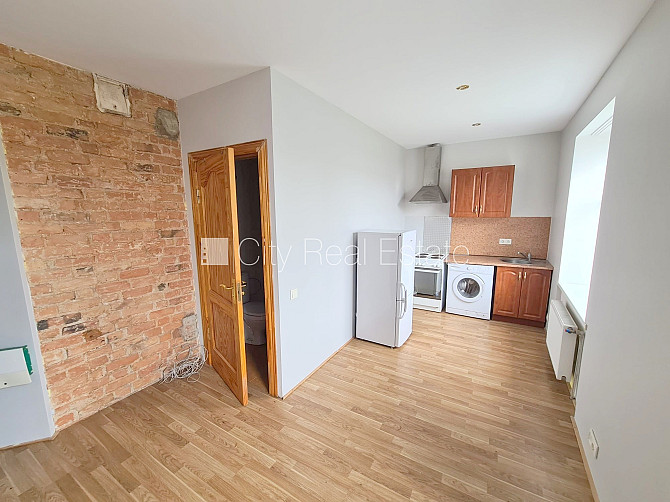 Pagalma ēka, renovēta māja, slēgts pagalms, ieeja no ielas un pagalma, kāpņu telpa pēc Rīga - foto 1