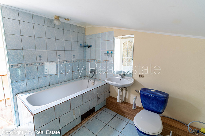 Fasādes māja, renovēta māja, vieta automašīnai, ieeja no pagalma, mansards, kāpņu telpa Rīga - foto 11