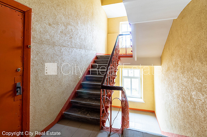 Fasādes māja, renovēta māja, vieta automašīnai, ieeja no pagalma, mansards, kāpņu telpa Rīga - foto 15