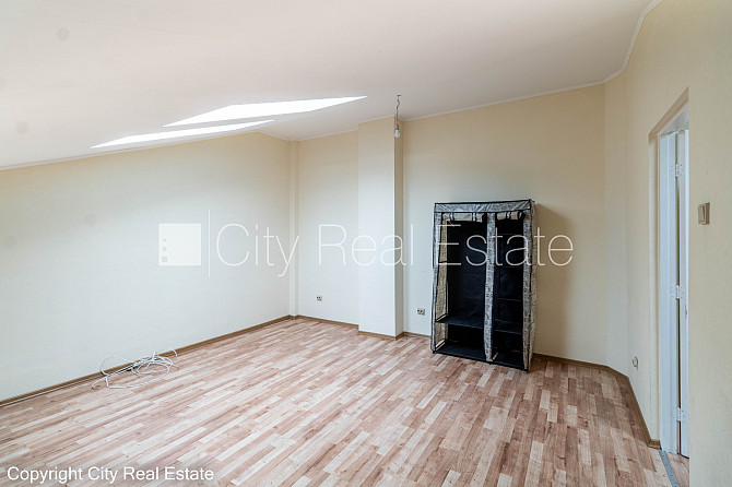 Fasādes māja, renovēta māja, vieta automašīnai, ieeja no pagalma, mansards, kāpņu telpa Rīga - foto 4