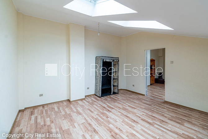 Fasādes māja, renovēta māja, vieta automašīnai, ieeja no pagalma, mansards, kāpņu telpa Rīga - foto 3